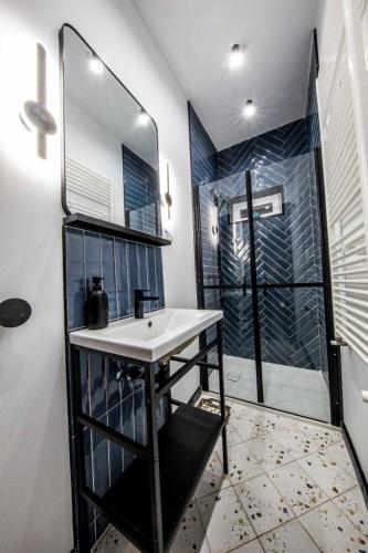 a bathroom with a sink and a shower at Mariska Villa in Izvoru Mureşului