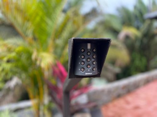 a black remote control sitting on top of a plant at Casa Ker Lumar in Uvita
