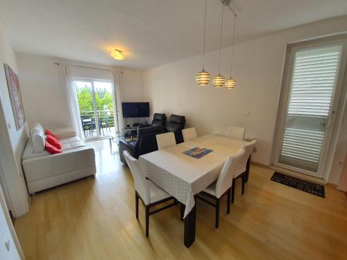 Apartments Laus