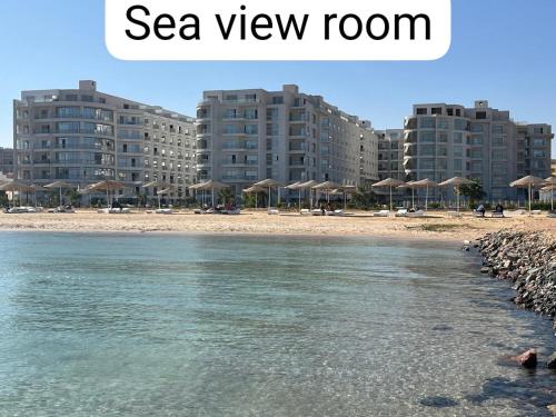 Nespecifikovaný výhled na moře nebo výhled na moře při pohledu z aparthotelu