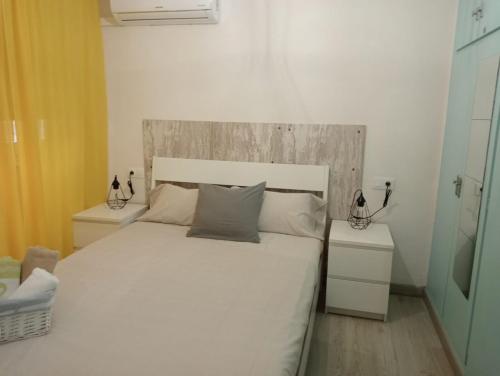 Postel nebo postele na pokoji v ubytování La Casa De Mi Madre - 2 bed flat in the heart of Torrevieja