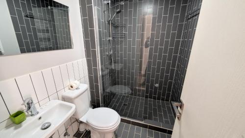 Koupelna v ubytování Rezi's Apartment Vista Gudauri