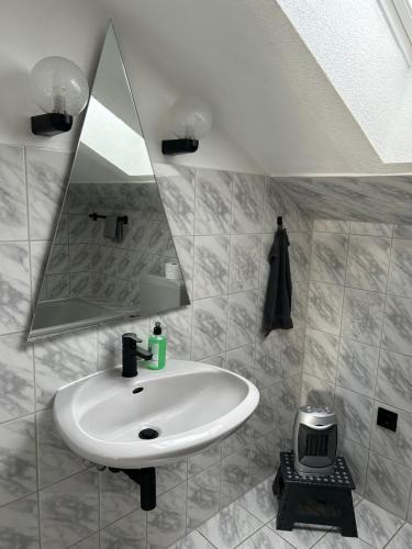 a bathroom with a white sink and a mirror at Wohnung möbliert in Oberndorf am Neckar