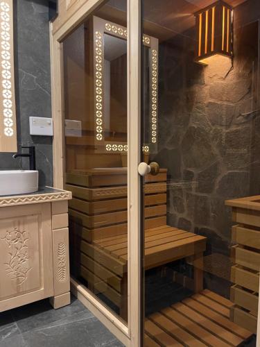 a bathroom with a walk in shower next to a sink at Apartament Tatry&Pieniny in Szlachtowa