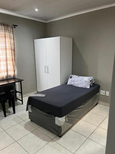 En eller flere senge i et værelse på Oakdale-Bellville Backpackers