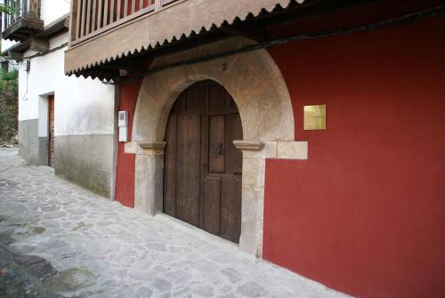 Valverde de la VeraにあるApartamentos Rurales SPA Casa De Los Escudosのギャラリーの写真