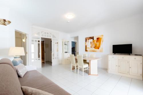 a living room with a couch and a table at Atlantida by Garvetur in Quarteira