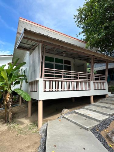 Το κτήριο όπου στεγάζεται  η παραθεριστική κατοικία