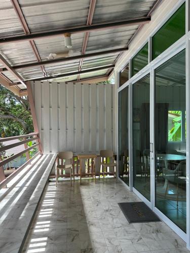 Μπαλκόνι ή βεράντα στο SriThanu relaxing house 2