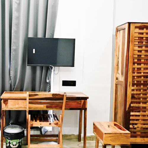 a desk with a flat screen tv on top of it at SKYLINE CoLive in Hyderabad