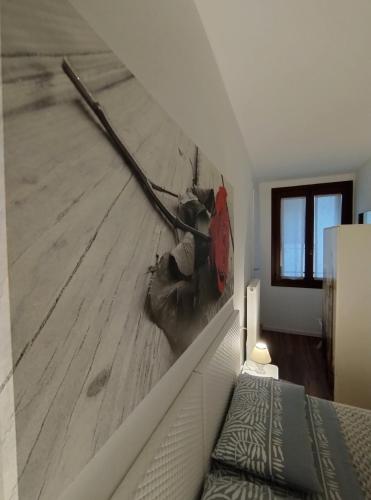 a room with a wall painting of a wooden floor at Open Space in Bassano del Grappa