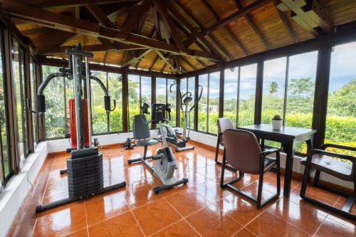 Fitness centrum a/nebo fitness zařízení v ubytování Hotel Chalet El Castillo by Majuva