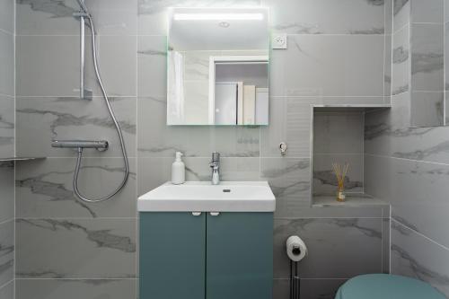 Ένα μπάνιο στο Logement moderne, luxueux, Hyper centre