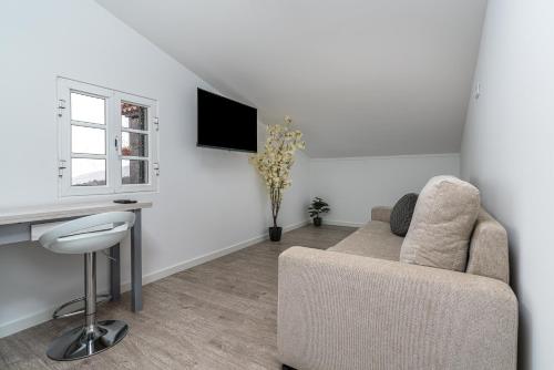 Ana's View, cozy apartment, AC, sea view & parking
