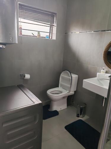 Bilik mandi di Mayaza Luxury Apartment