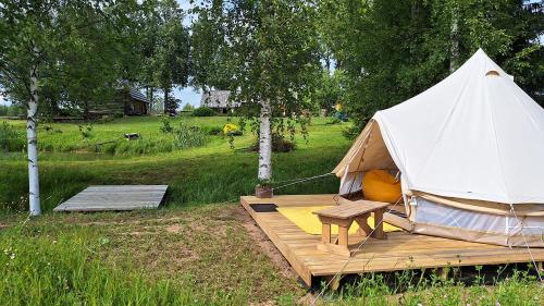 Un jardín fuera de Sootska Leima Luha Puhketalu