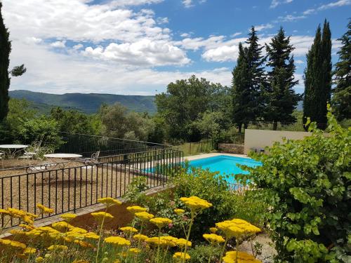 Πισίνα στο ή κοντά στο Le Cosy Luberon - Gite provençal avec piscine