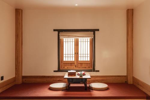 a room with a table and a window at the Wild Luxury Holiday Inn in Xingping