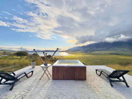 two chairs and a fountain with a view of a mountain at Cabañas en el Lago Calima in Calima