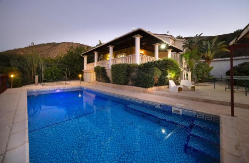 Πισίνα στο ή κοντά στο Pomos Harbour View Villa