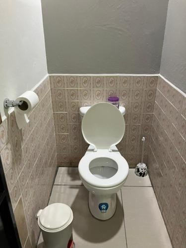 a bathroom with a white toilet in a room at Hostal El Amate #1 in Suchitoto