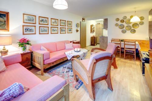 Uma área de estar em Haus Pirata