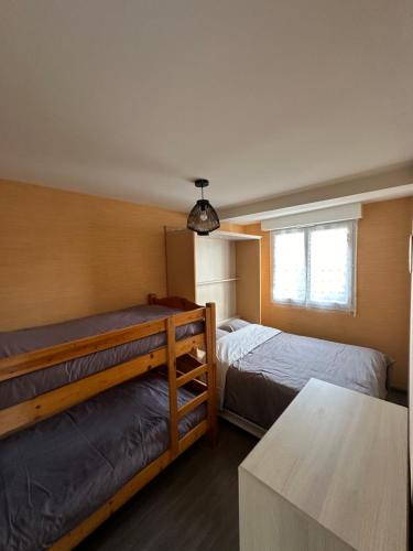 Posteľ alebo postele v izbe v ubytovaní Le Pouliguen/La Baule Appartement T3