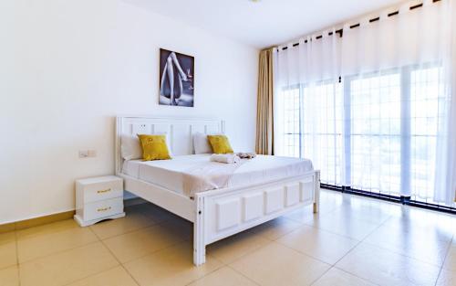 Φωτογραφία από το άλμπουμ του Luxury 3 bedroom beach front apartment στη Μομπάσα