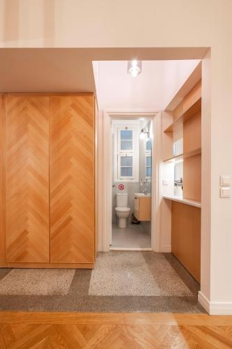 Historic 2BR Oasis in Kolonaki