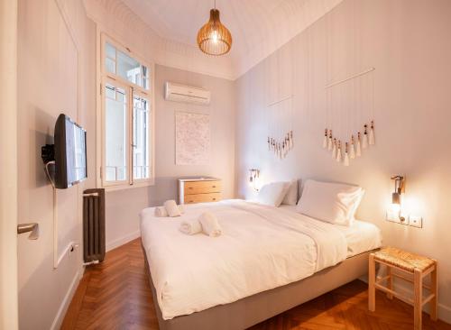 Historic 2BR Oasis in Kolonaki