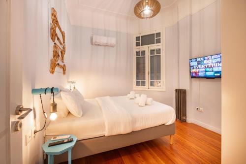 Historic 2BR Oasis in Kolonaki