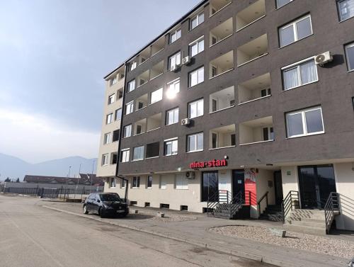 Το κτήριο όπου στεγάζεται  το διαμέρισμα