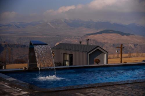 a water fountain in the middle of a swimming pool at Shakaryan Rancho&Restaurant in Dsegh