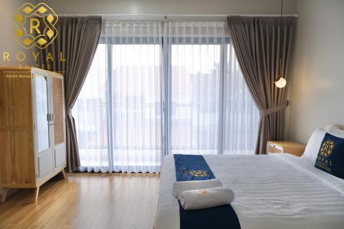 a bedroom with a bed and a large window at Royal House 4BR close to Grand Batam Mall in Nagoya