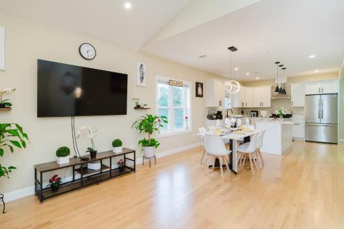 a kitchen and living room with a table and chairs at 60-3 3BR Boston - Sleek Apartment near Franklin Park in Boston