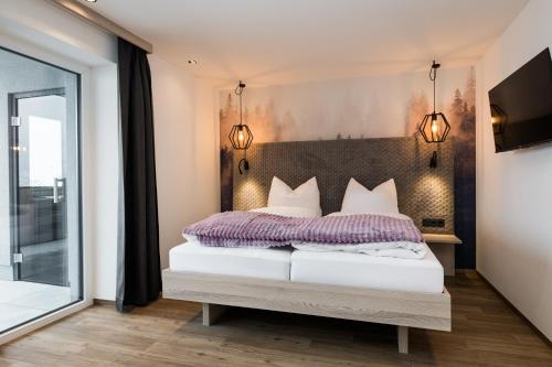 Una cama o camas en una habitación de Grauzone Grossarl