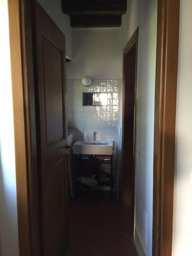 a bathroom with a white sink and a mirror at appartamento in casa medievale in Aulla