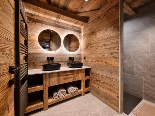 Ένα μπάνιο στο Alpina Lodge - appartement Premium avec Sauna à Val Cenis
