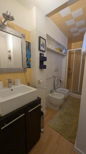 a bathroom with a sink and a toilet at A casa di Giò e Lorenzo- Appartamento via Guidelli in Reggio Emilia