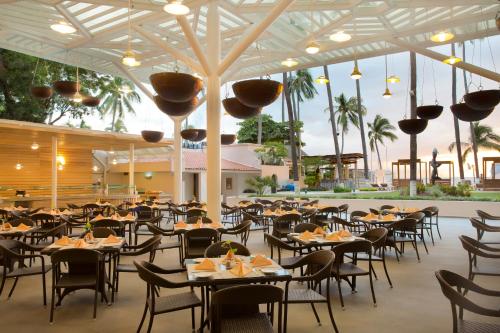 En restaurant eller et andet spisested på Crown Paradise Golden All Inclusive Resort - Adults Only