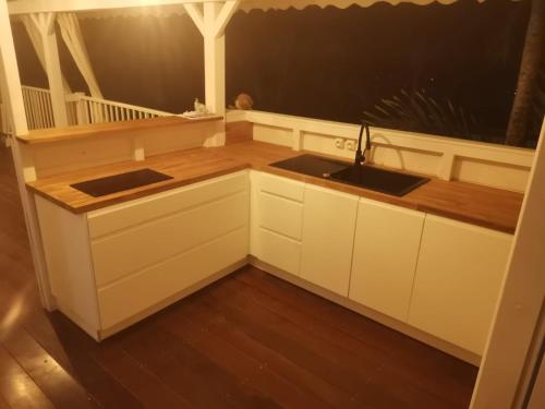 Cuisine ou kitchenette dans l'établissement Lodge Coco