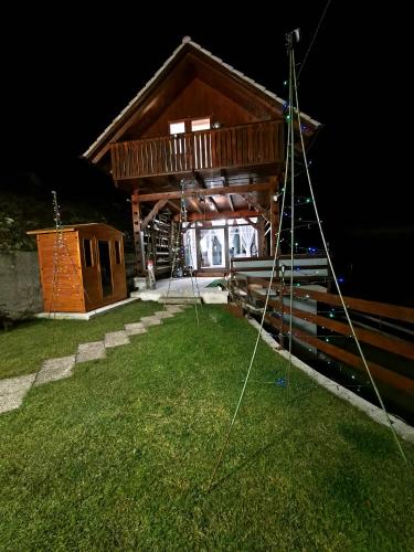Κήπος έξω από το Apartma na KOZOLCU