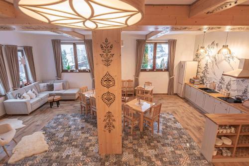 a large living room with a table and a kitchen at Goralove Pole in Brzegi