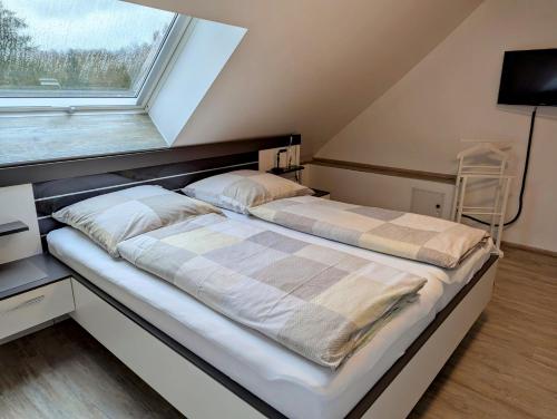 a bed in a room with a window at Ferienwohnung Martin Wadgassen in Wadgassen