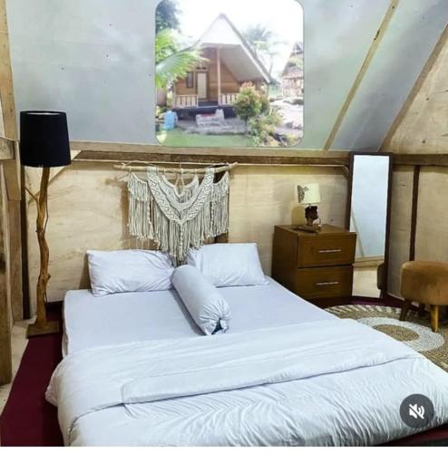 a bedroom with two twin beds and a dresser at Resort Saung Pakis Bogor in Bogor