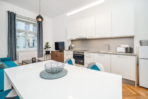 Cute Apt with terrace and AC