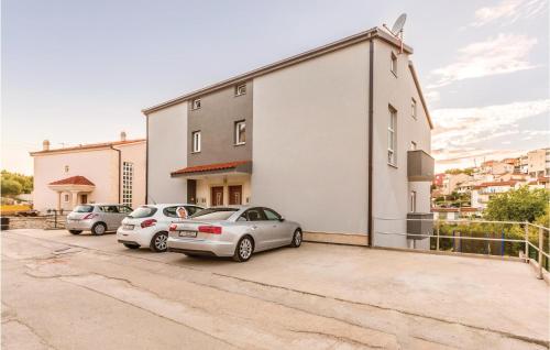 Two-Bedroom Apartment In Podstrana
