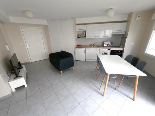 Dapur atau dapur kecil di Le 18 - Apt 2 Personnes, avec terrasse