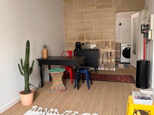 Dapur atau dapur kecil di Bel Appartement Duck, Centre, Sèvres
