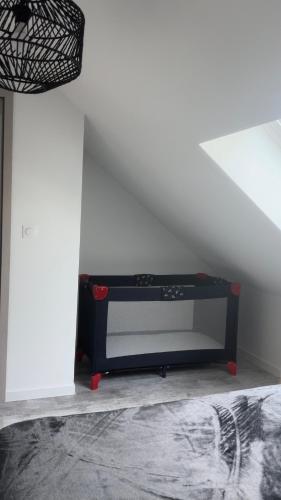 a table in the corner of a room at Gîte duplex les Glycines in Bennwihr